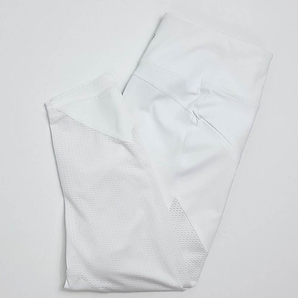 Athleta Mesh Contender Mid-Rise Capri Leggings in White Medium